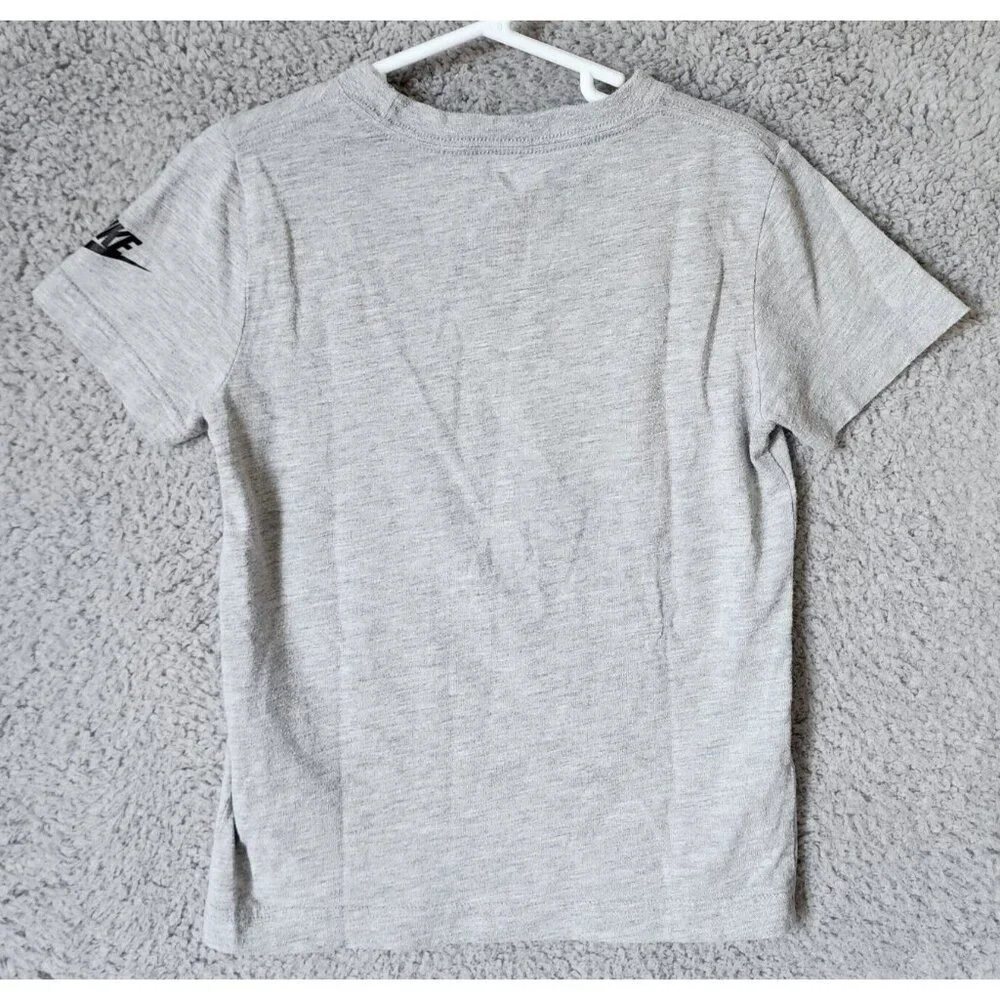 The Nike Tee Athletic Cut Gray Swoosh Logo‎ Boys T Shirt Youth Size Medium